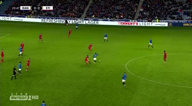 Rangers Review: He receives in this space before beating the opponent one-v-one.